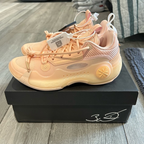 Way of wade $150 Size 7.5 - Picture 2 of 6